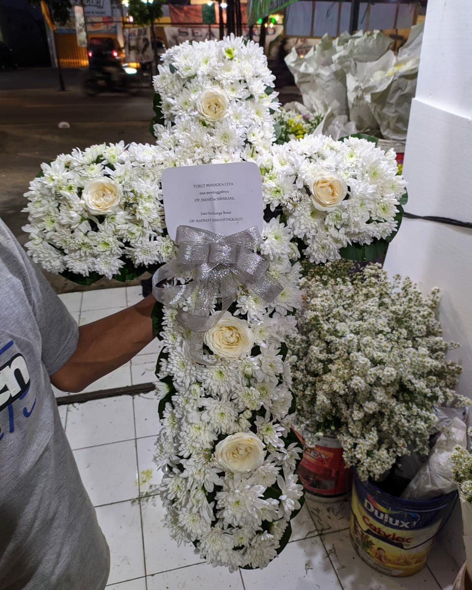 standing flowers salib