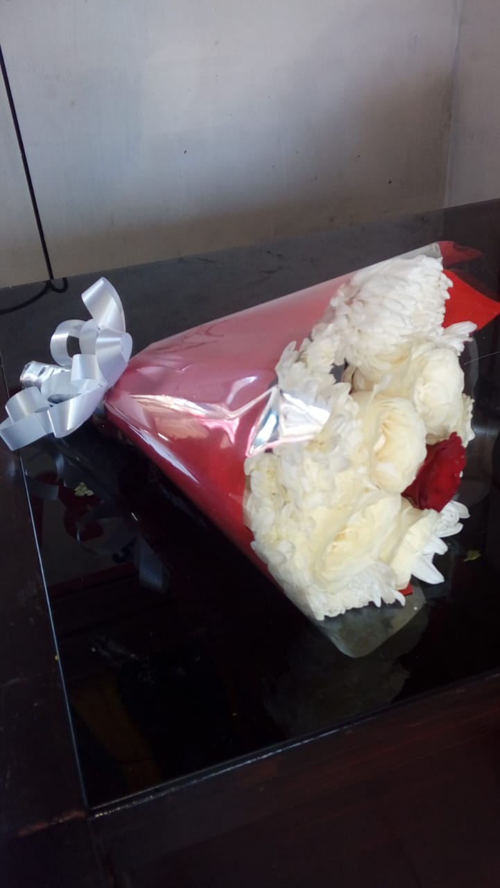 flower bouquet white