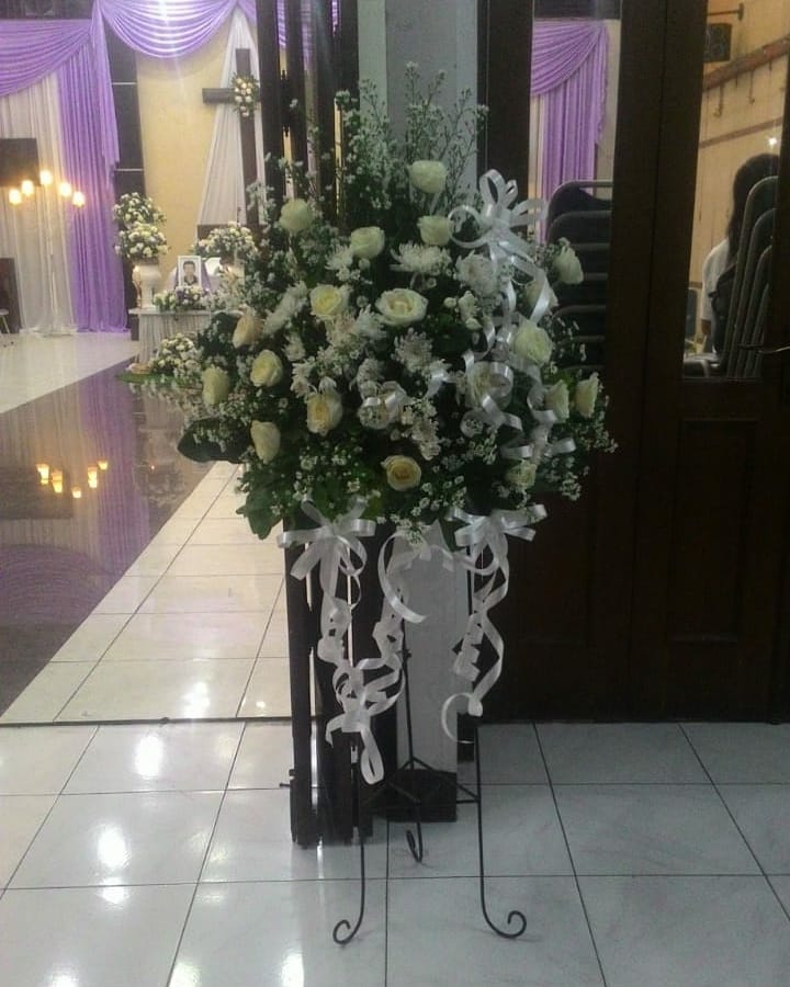 standing flowers wedding