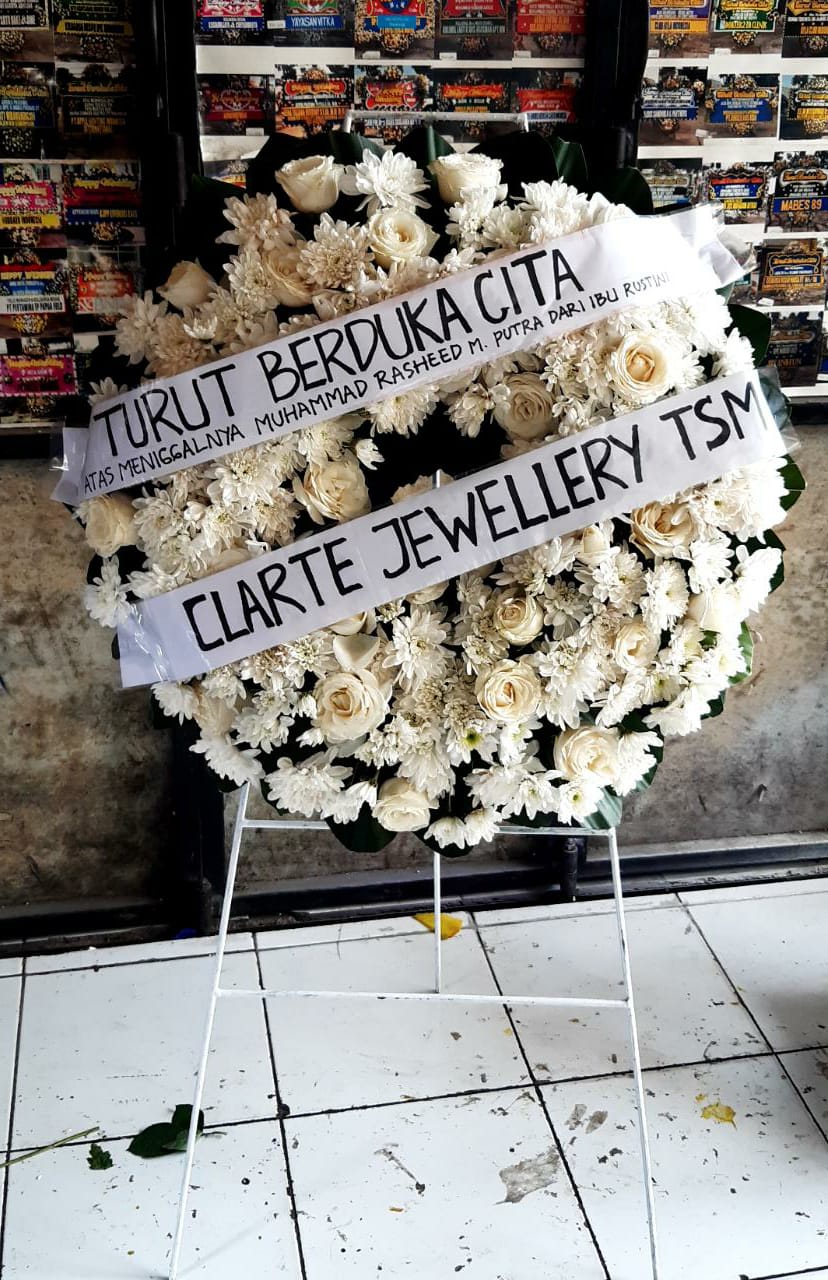 standing flowers white