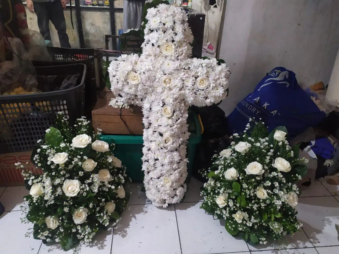 standing flowers salib