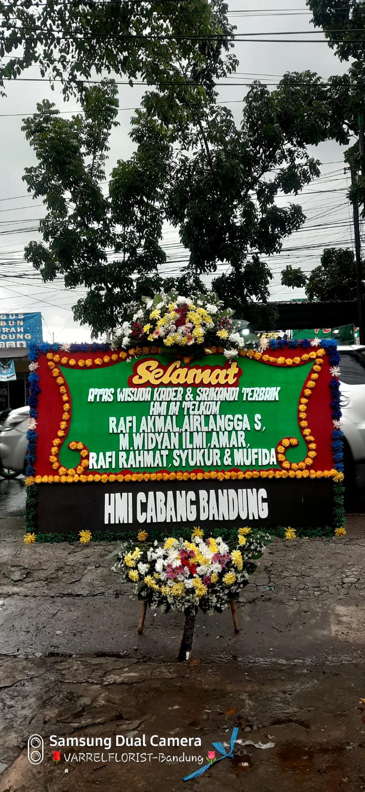 Bunga Papan Selamat Wisuda